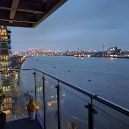 Snuggle Inn - Riverside Apartments - Views Over Looking London River Thames, Close To O2 Arena, London Excel, London City Airport, Thames Clipper- River Boat Service, Woolwich Ferry, Onsite Parking, Twin Room Option Available Экстерьер фото