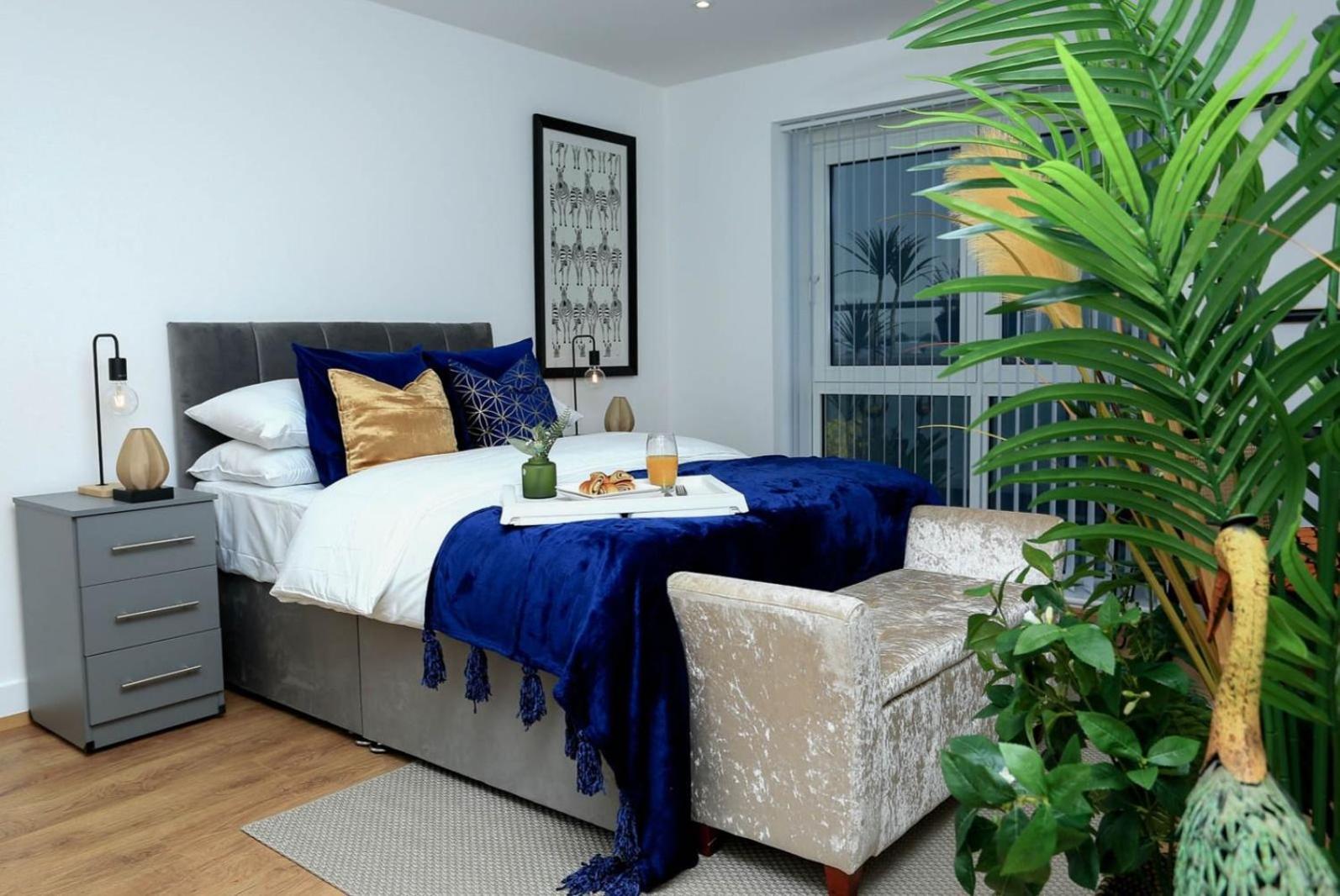 Snuggle Inn - Riverside Apartments - Views Over Looking London River Thames, Close To O2 Arena, London Excel, London City Airport, Thames Clipper- River Boat Service, Woolwich Ferry, Onsite Parking, Twin Room Option Available Экстерьер фото