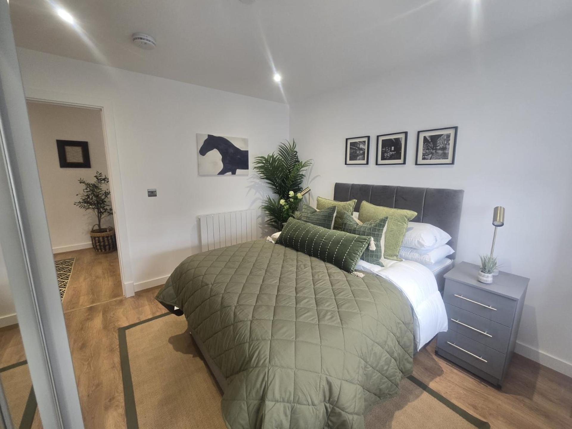 Snuggle Inn - Riverside Apartments - Views Over Looking London River Thames, Close To O2 Arena, London Excel, London City Airport, Thames Clipper- River Boat Service, Woolwich Ferry, Onsite Parking, Twin Room Option Available Экстерьер фото
