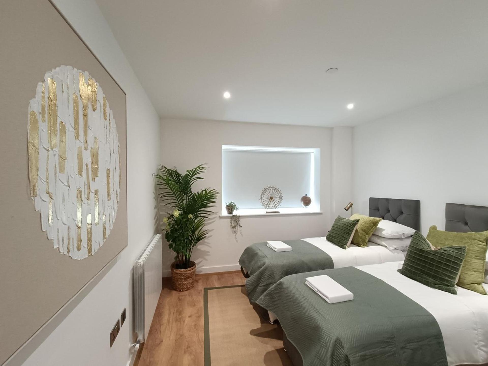 Snuggle Inn - Riverside Apartments - Views Over Looking London River Thames, Close To O2 Arena, London Excel, London City Airport, Thames Clipper- River Boat Service, Woolwich Ferry, Onsite Parking, Twin Room Option Available Экстерьер фото