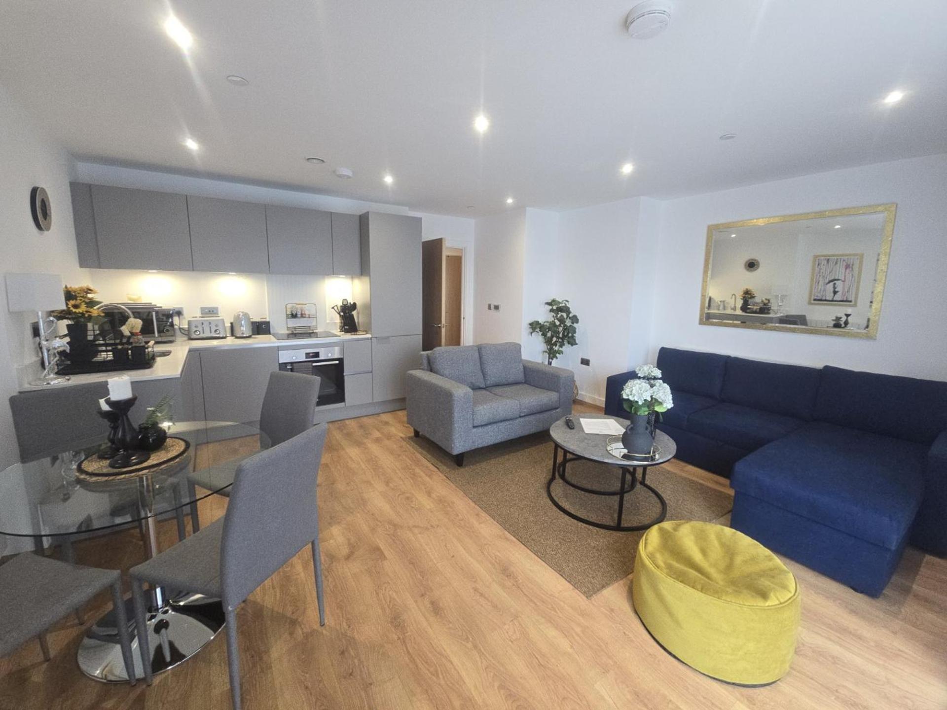 Snuggle Inn - Riverside Apartments - Views Over Looking London River Thames, Close To O2 Arena, London Excel, London City Airport, Thames Clipper- River Boat Service, Woolwich Ferry, Onsite Parking, Twin Room Option Available Экстерьер фото